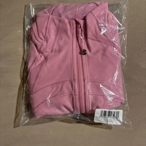 clothing lululemon athletica — image 4