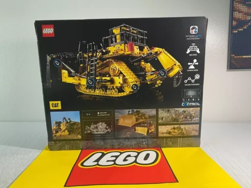 LEGO TECHNIC: App-Controlled Cat D11 Bulldozer (42131) — image 2