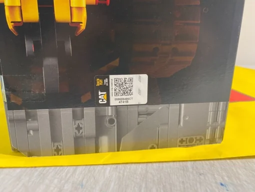 LEGO TECHNIC: App-Controlled Cat D11 Bulldozer (42131) — image 6