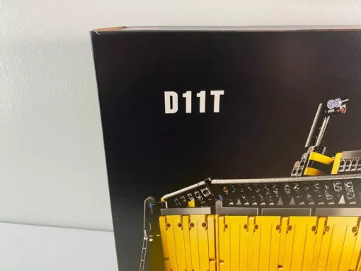 LEGO TECHNIC: App-Controlled Cat D11 Bulldozer (42131) — image 9